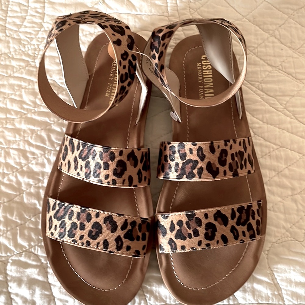CUSHIONAIRE Sandals, Size 7M, NWOT, MEMORY FOAM